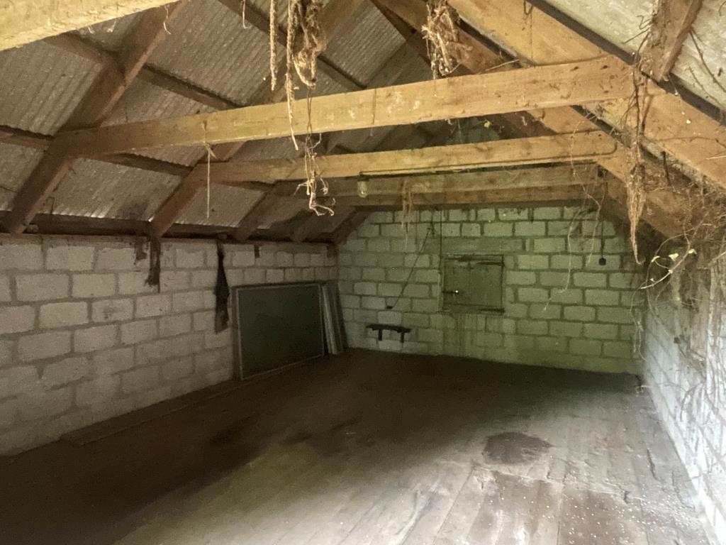 Lot: 58 - SITE WITH OUTLINE PLANNING APPROVAL - Interior of barn